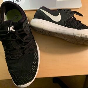 Nike WMNS Free Tr 7 (black and white)